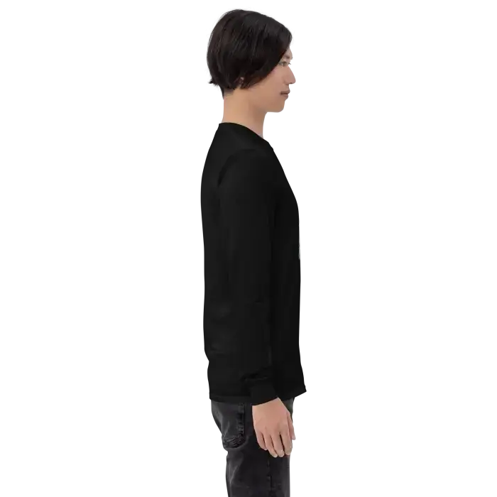 Black long-sleeved shirt.