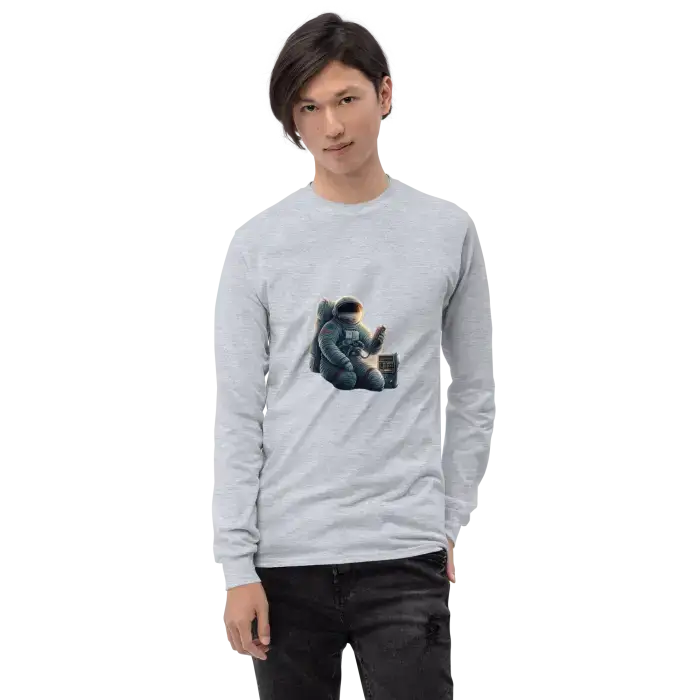 Light gray long-sleeved shirt.