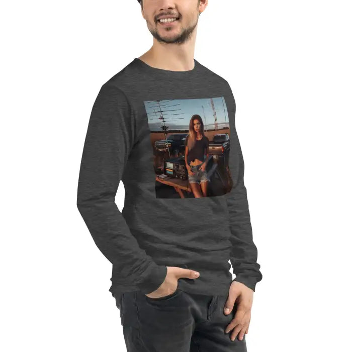 Gray long-sleeved shirt.