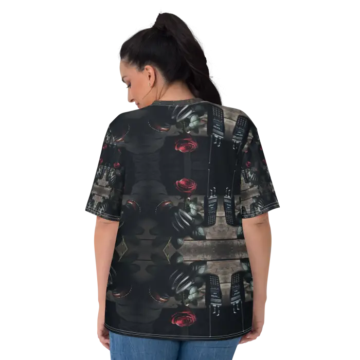 Patterned t-shirt.