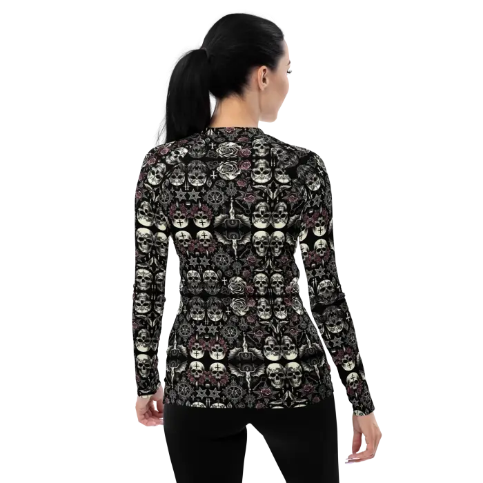 Skull-patterned long-sleeved shirt.