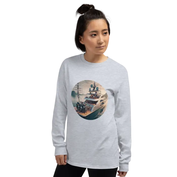 Long-sleeved shirt with a yacht design.