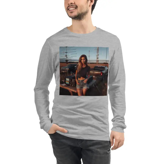Gray long-sleeved shirt.