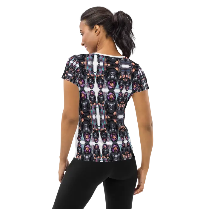 Patterned athletic t-shirt.