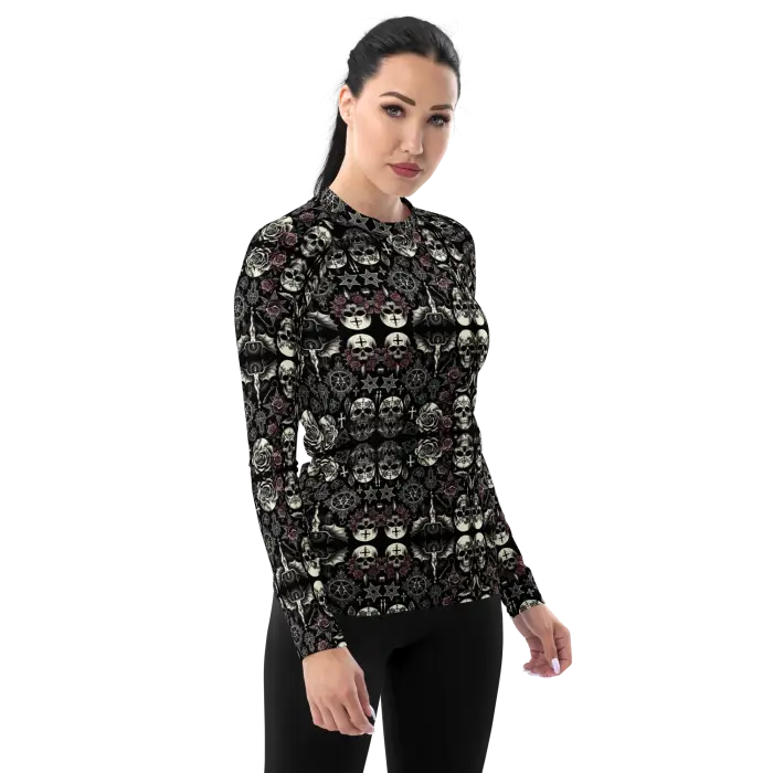 Skull-patterned long-sleeved shirt.